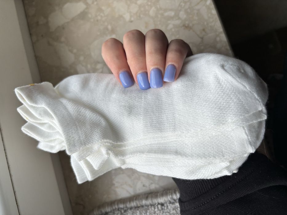 Cztery pary nowych damskich krótkich skarpetek Shein