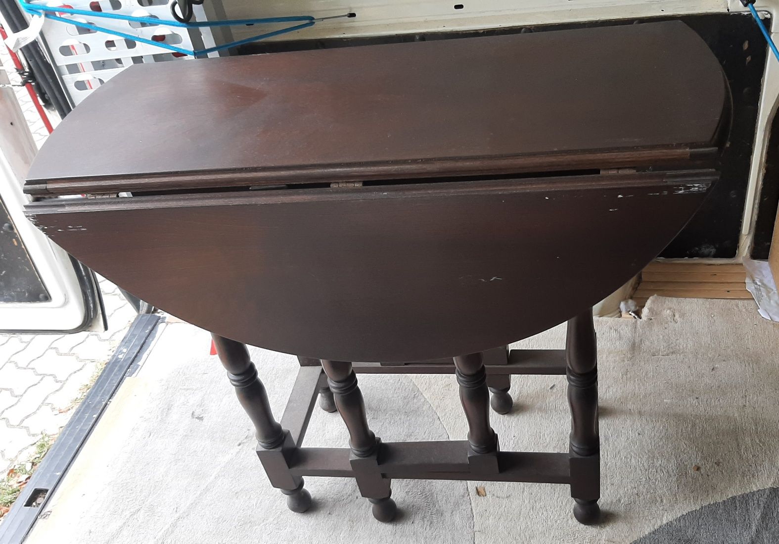 Mesa redonda rebativel antiga 
2 gavetas
Com 3 possições
90cm de diame