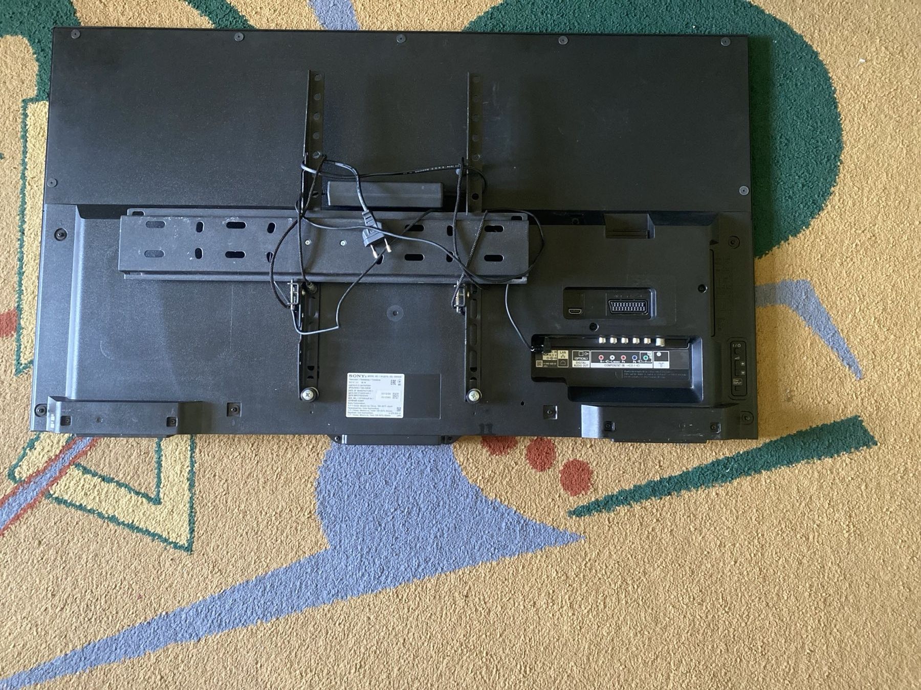 Продам телевизор SONY 40,Wi-Fi, smart TV.