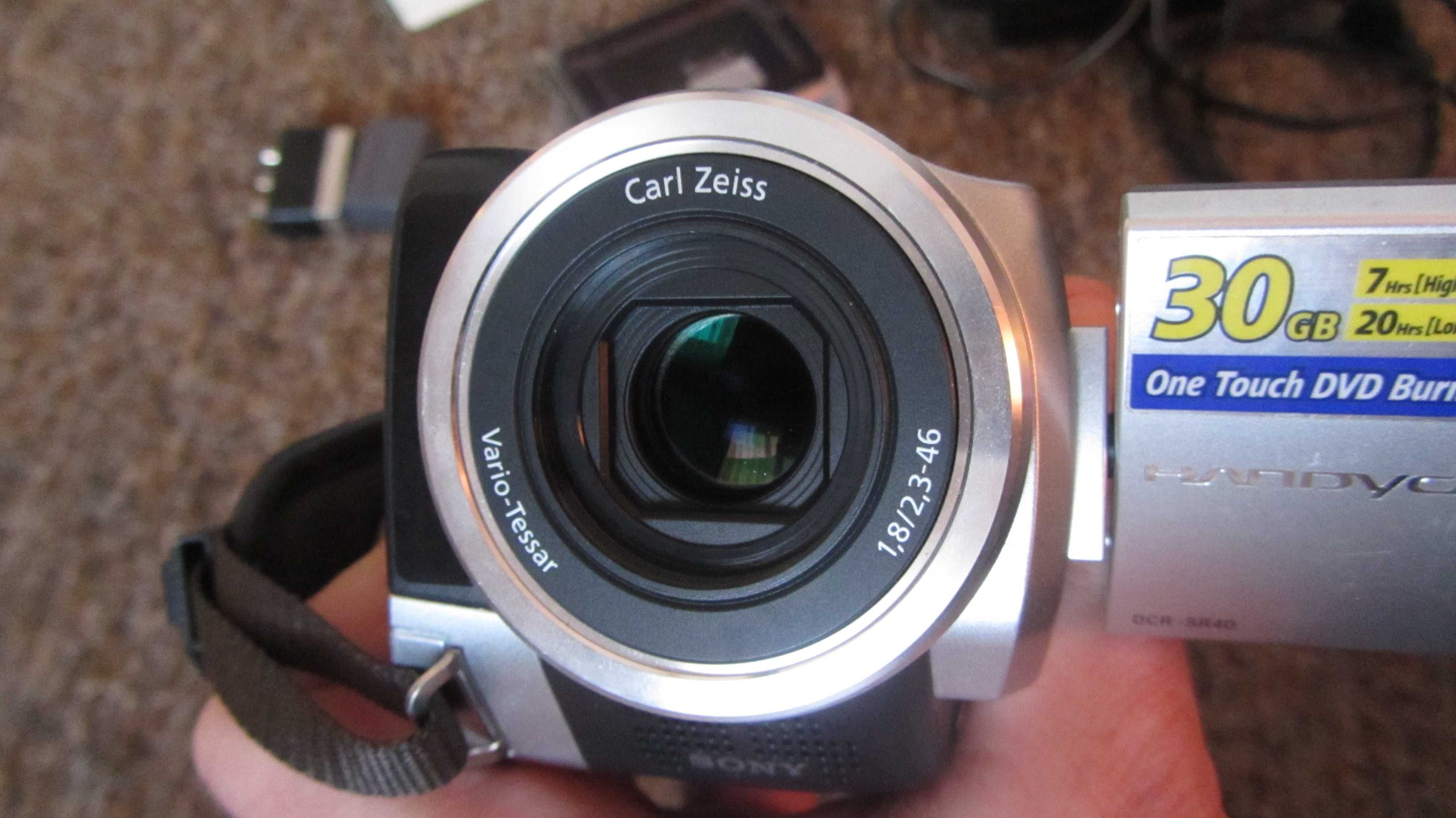 Відеокамера Sony DCR-SR40E.
