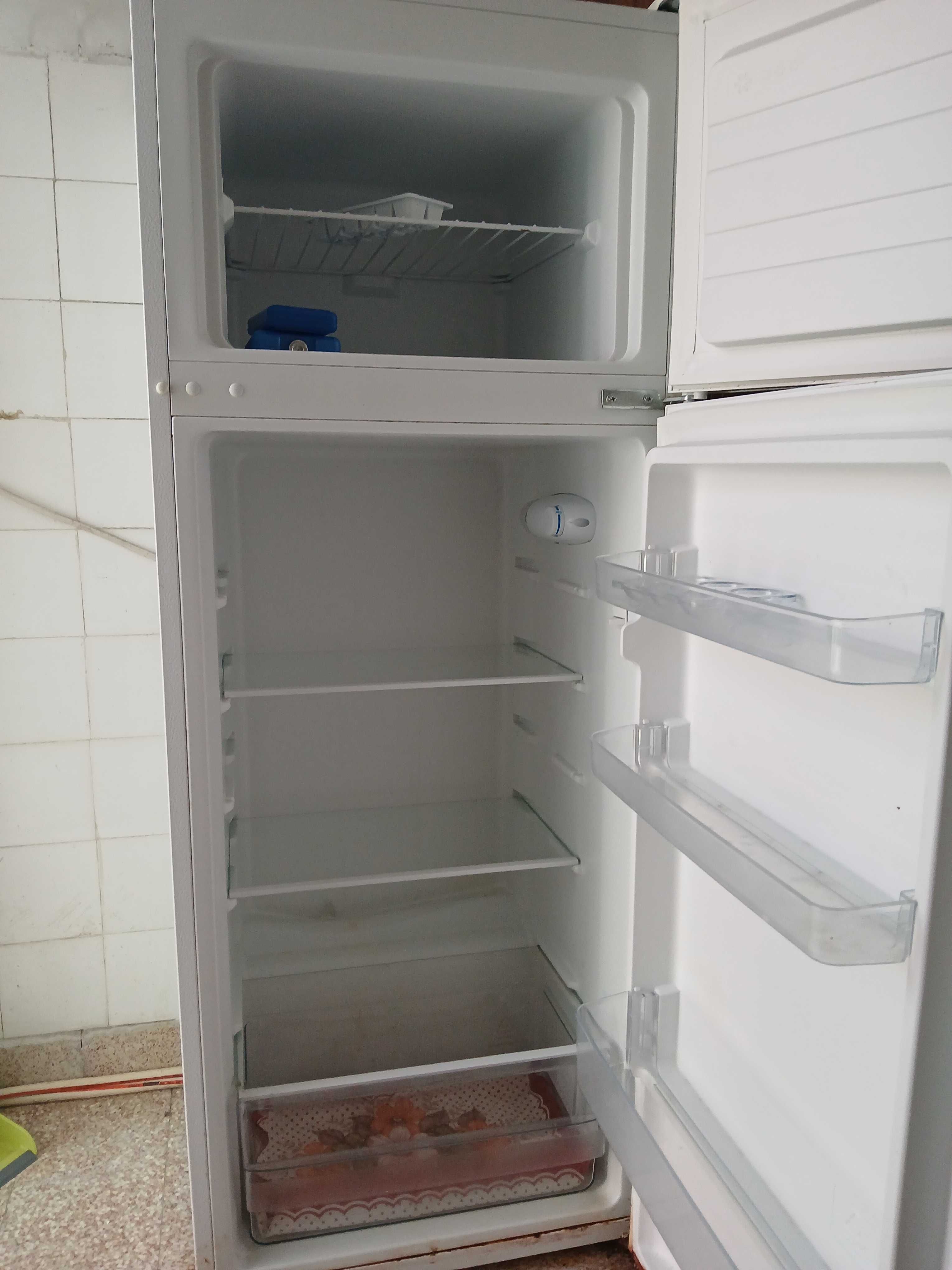 Frigorifico Combinado TELEFAC