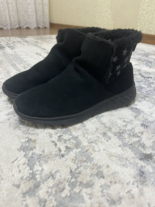 Продам угги чобітки Sketchers