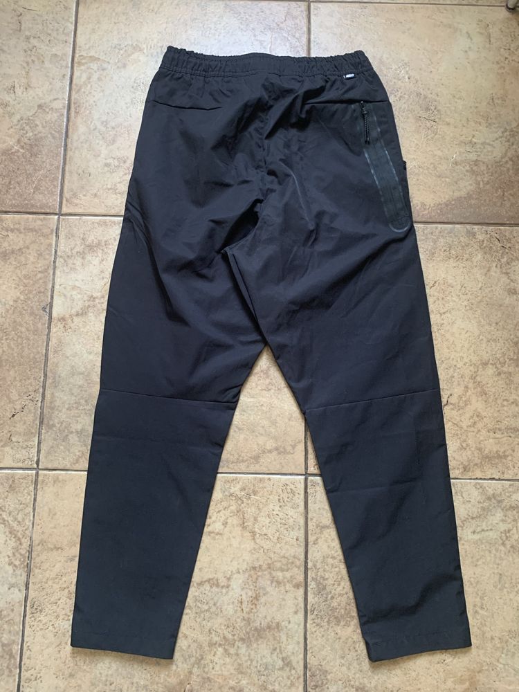Нейлонові Штани Nike Tech Fleece. XS