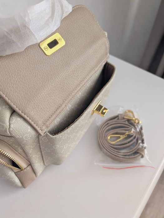 Продам женскую сумочку