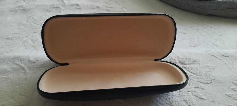 Caixa de oculos preta