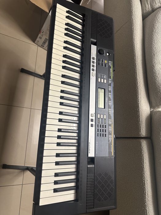 keyboard yamaha e243