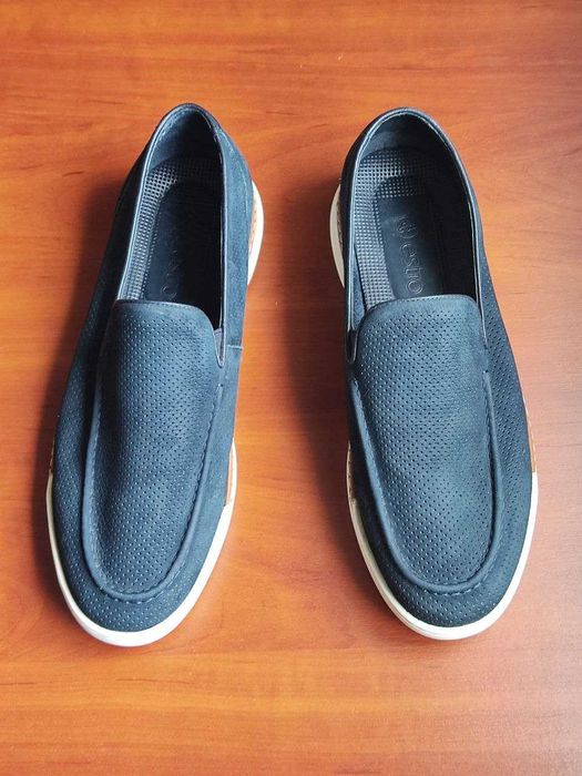 Чоловічі лофери нубукові з перфорацією Estro ER00112557 43 розмір