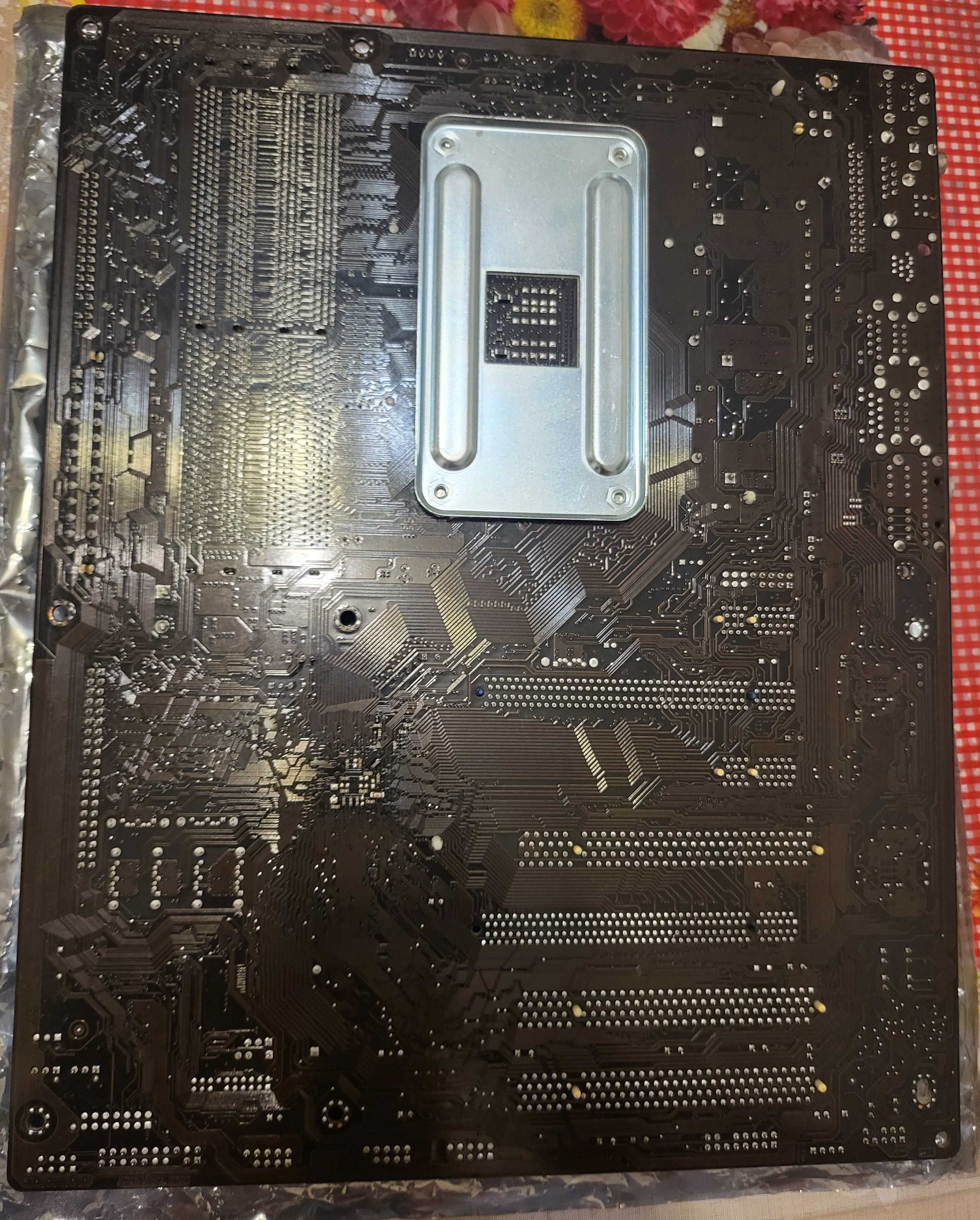Материнська плата Asus M2N-E Сокет AM2 з процесором AMD Sempron 3200+