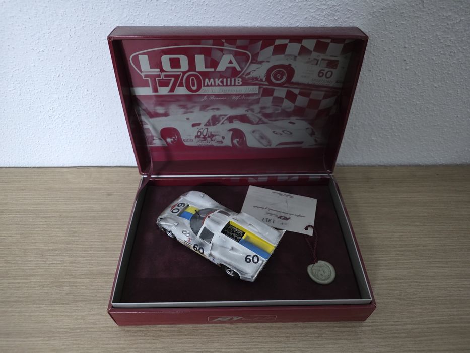 Fly Car Model Lola T70 MKIIIB “Chequered Flag” – Edição Limitada, Como