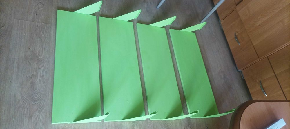 Zestaw 4 półek ściennych kolor jasny zielony z uchwytami