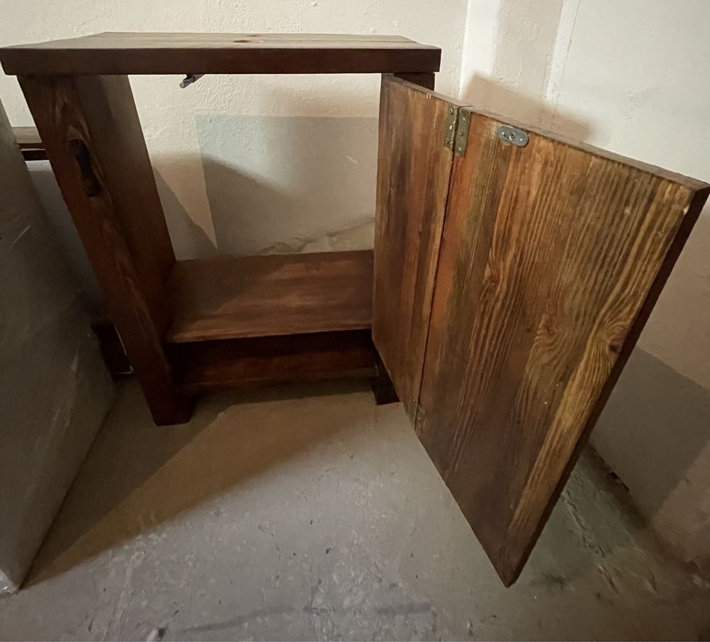 Drewniana szafka pod umywalkę