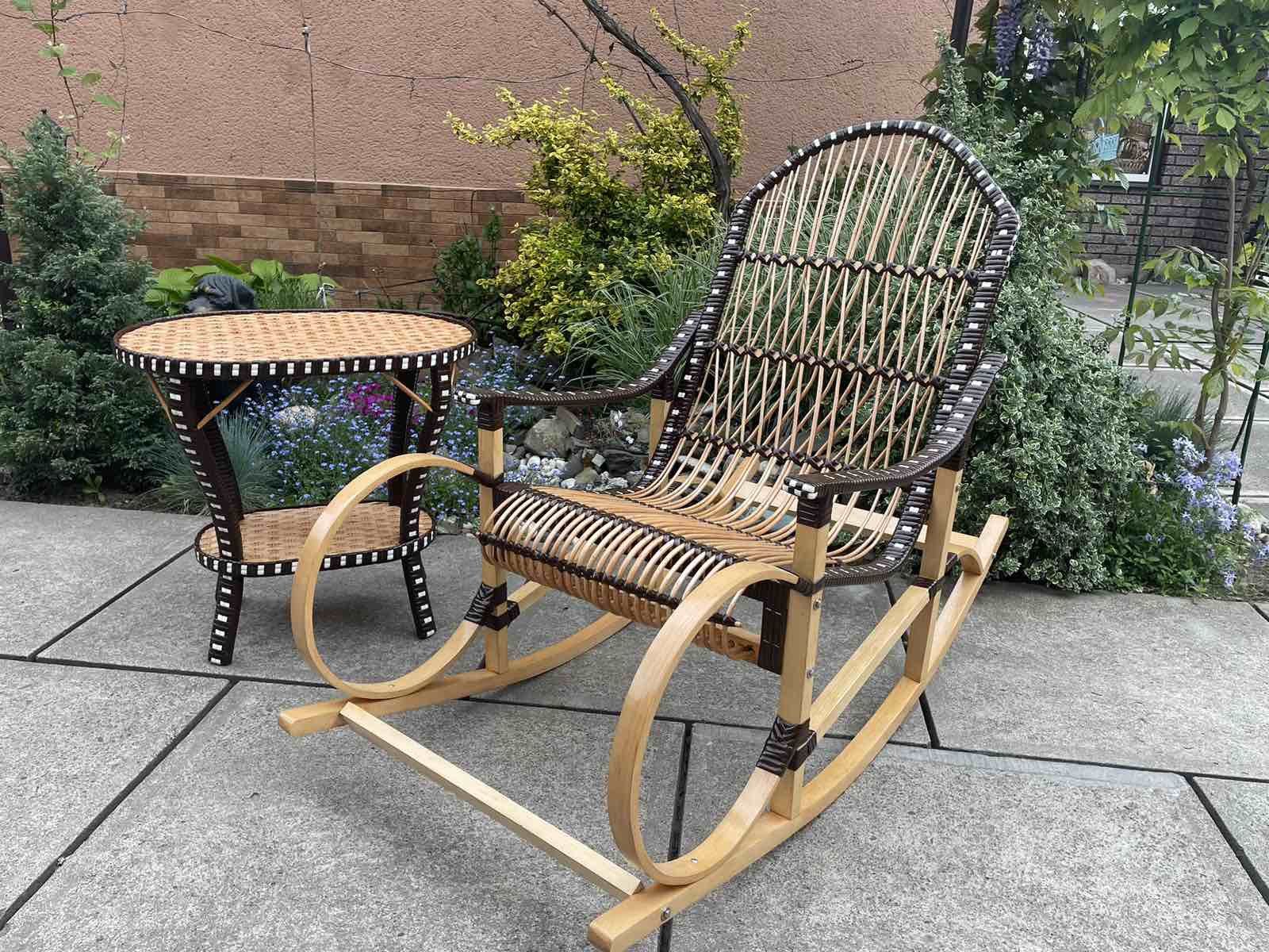 Крісла-гойдалки плетені з лози