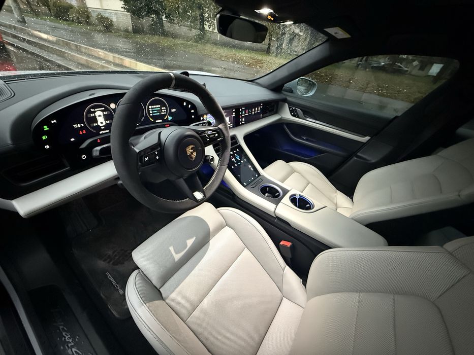 Продам Porche Taycan 2020