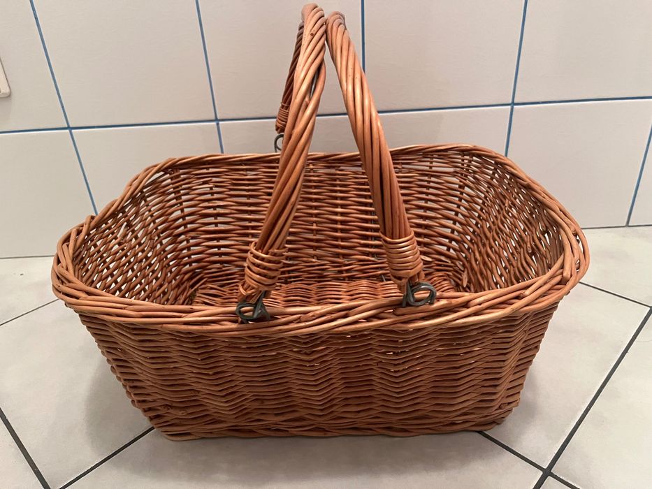 Nowy koszyk wiklinowy. Idealny na grzyby,gazety, kwiaty.