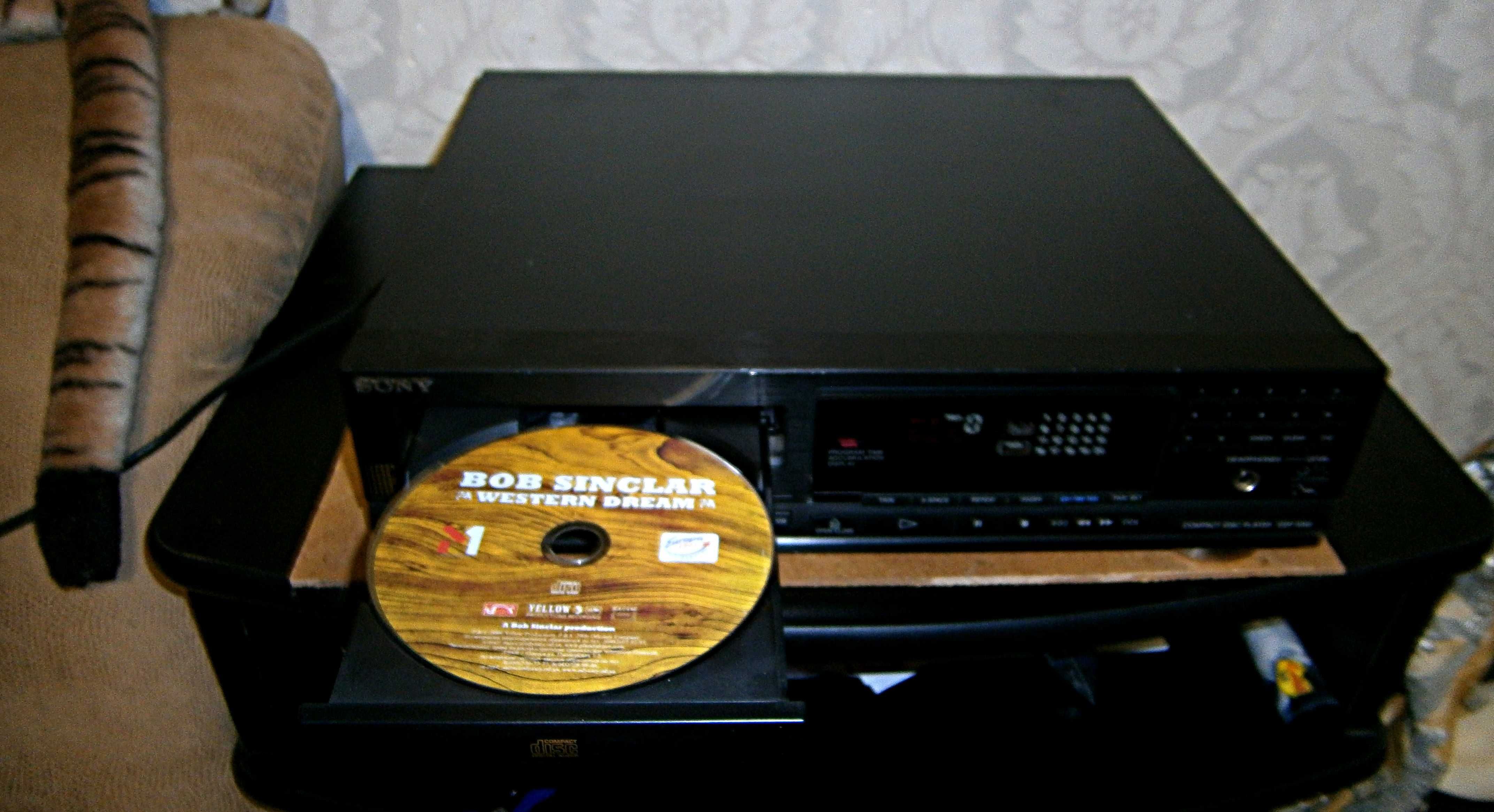 SONY Compact disc player CDP - M49  в хорошем состоянии Made in France