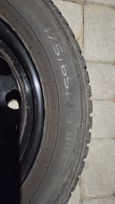 opony zimowe toyota yaris 4 szt stan bdb