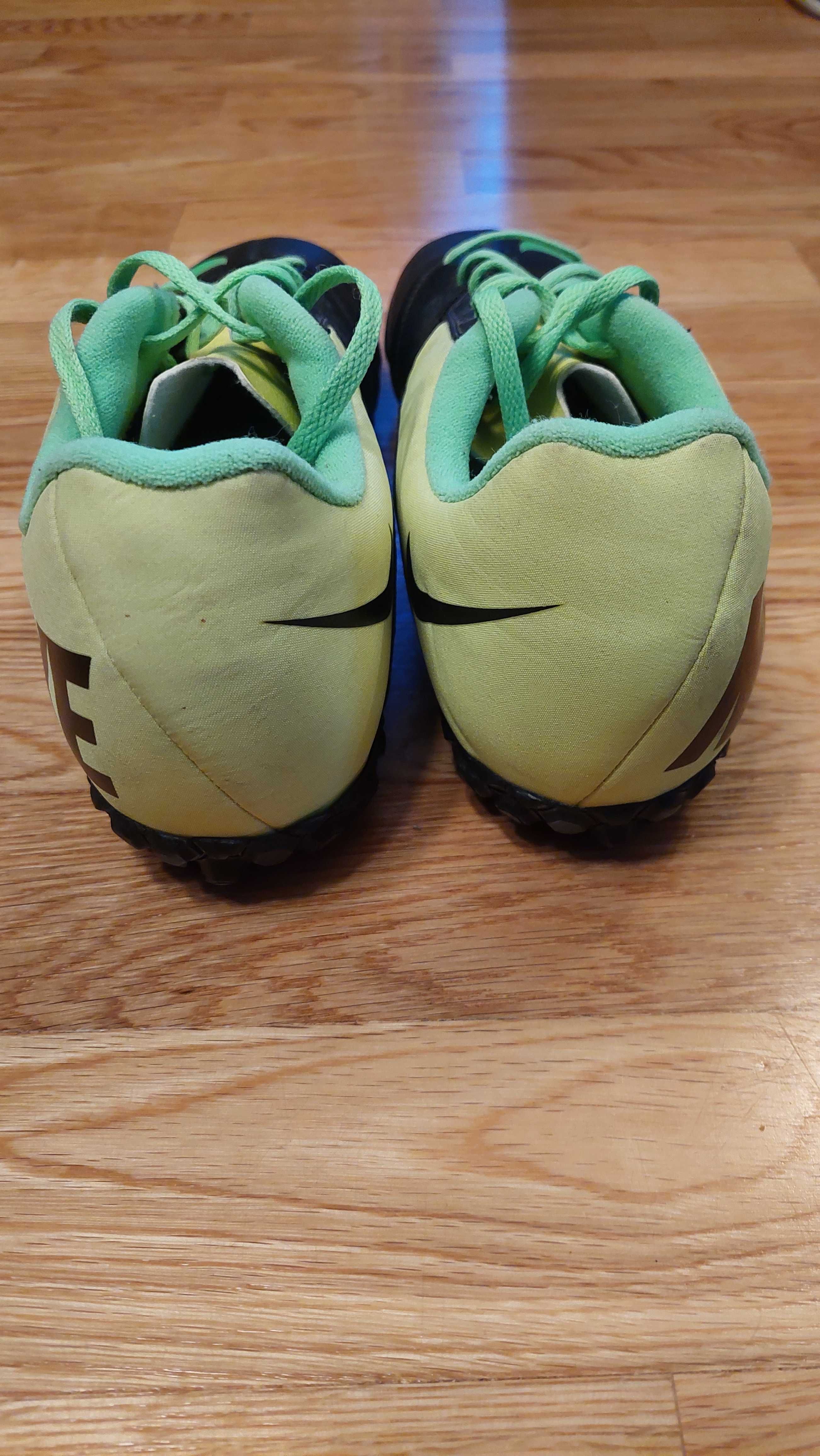 Botas de Futebol Nike NOVAS - Tamanho 45 PT (11 US)