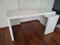 Białe biurko IKEA