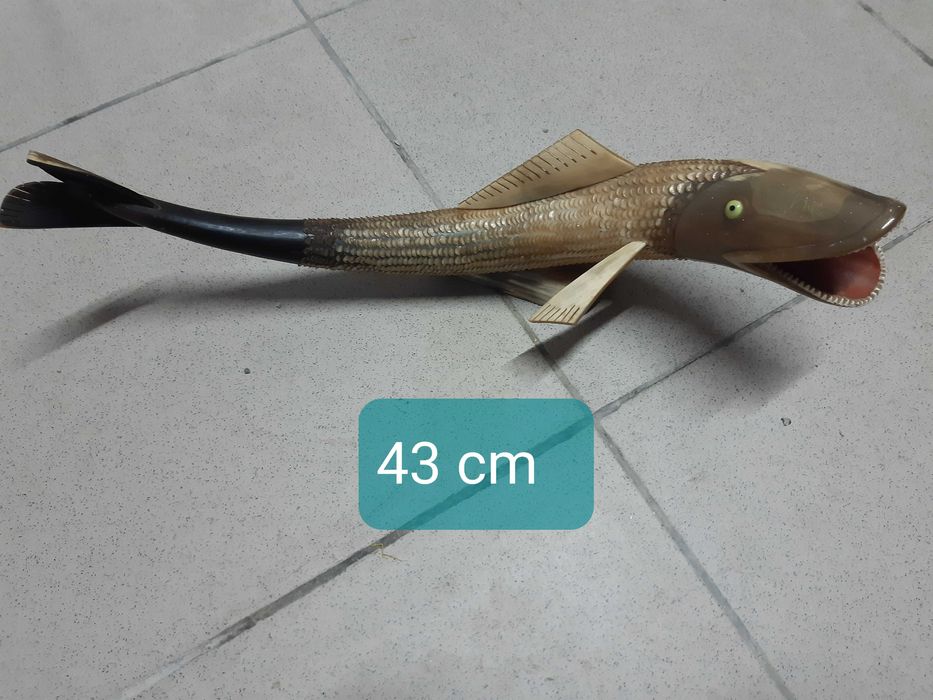 Antiga e curiosa Escultura em matéria córnea