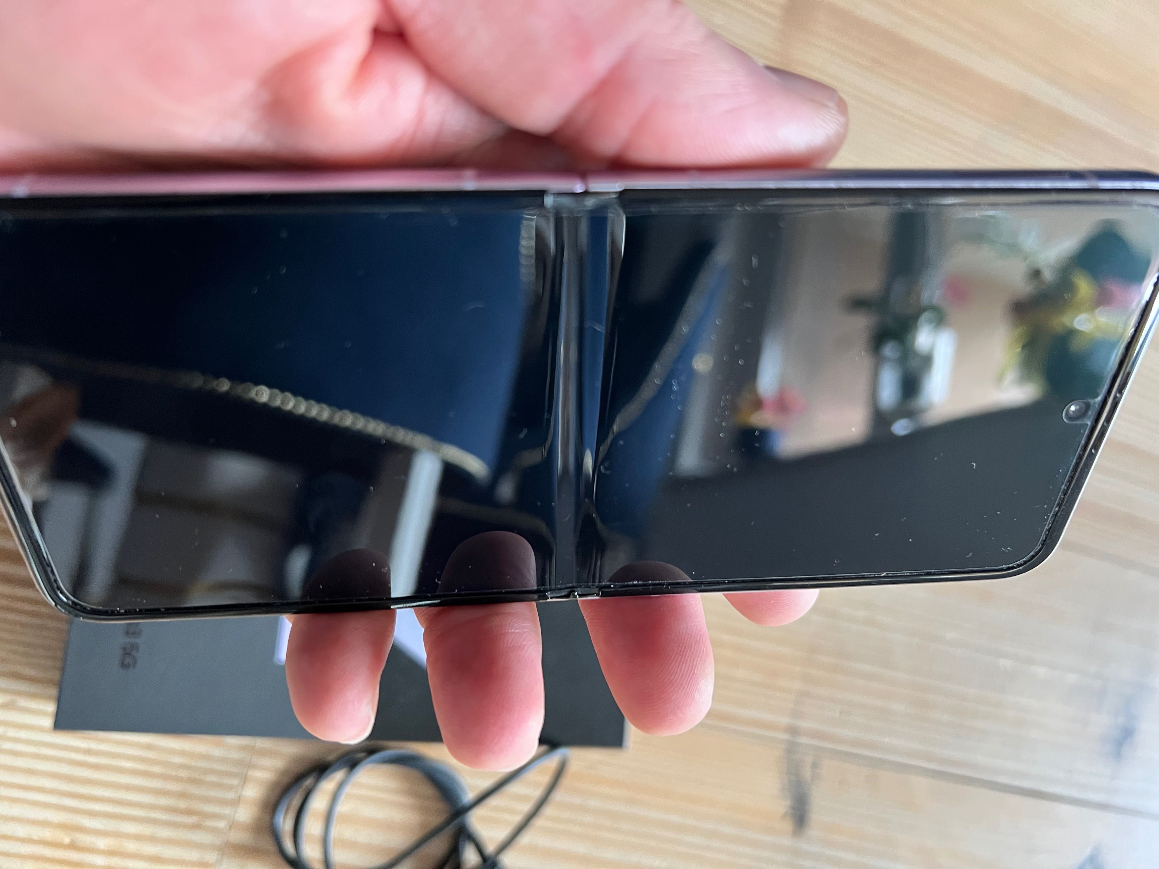 Samsung Galaxy Z Flip3 5G 128 GB 8GB RAM