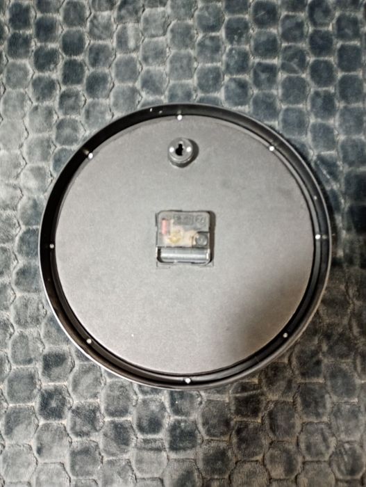 Продам настенные часы D=30см