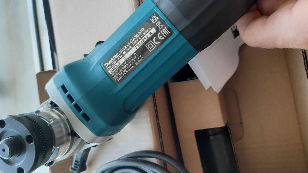 Небольшая удобная болгарка makita 125mm ga5030r с защитой