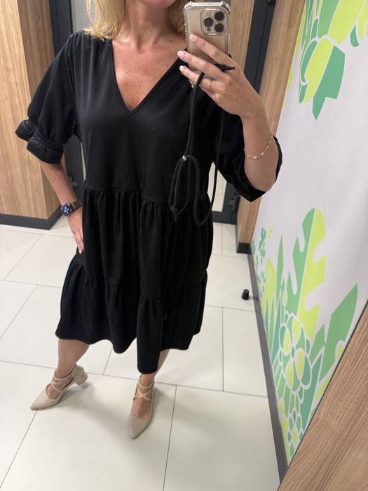 sukienka czarna z falbanami