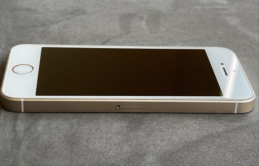 iPhone SE (model A1723) - używany, dobry stan, gwarancja satysfakcji!