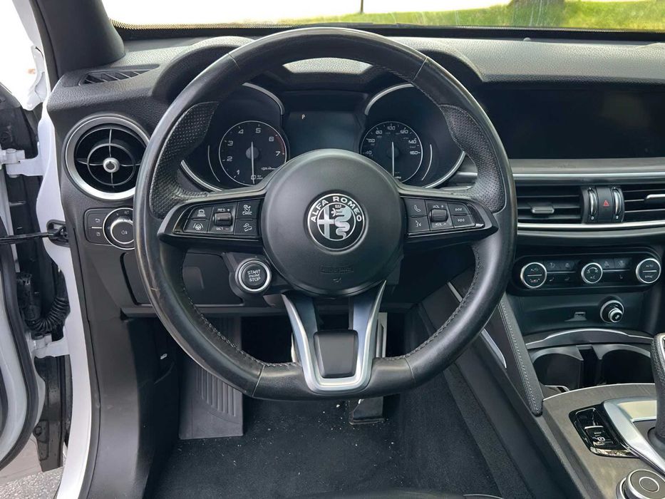 Alfa Romeo Stelvio      2022