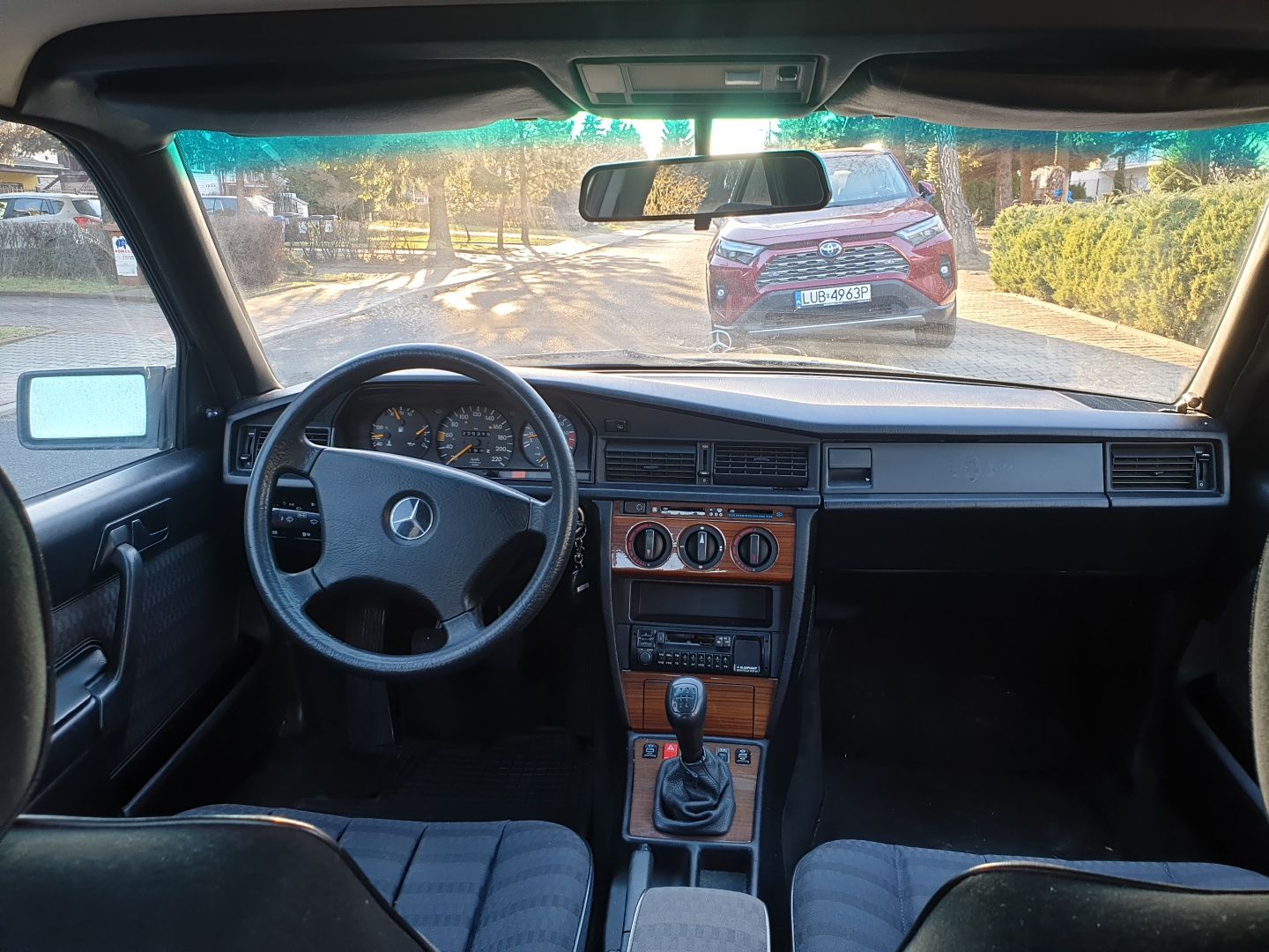Mercedes 190 W201 2,3E Klima 1992 r. 235 tys. km Youngtimer