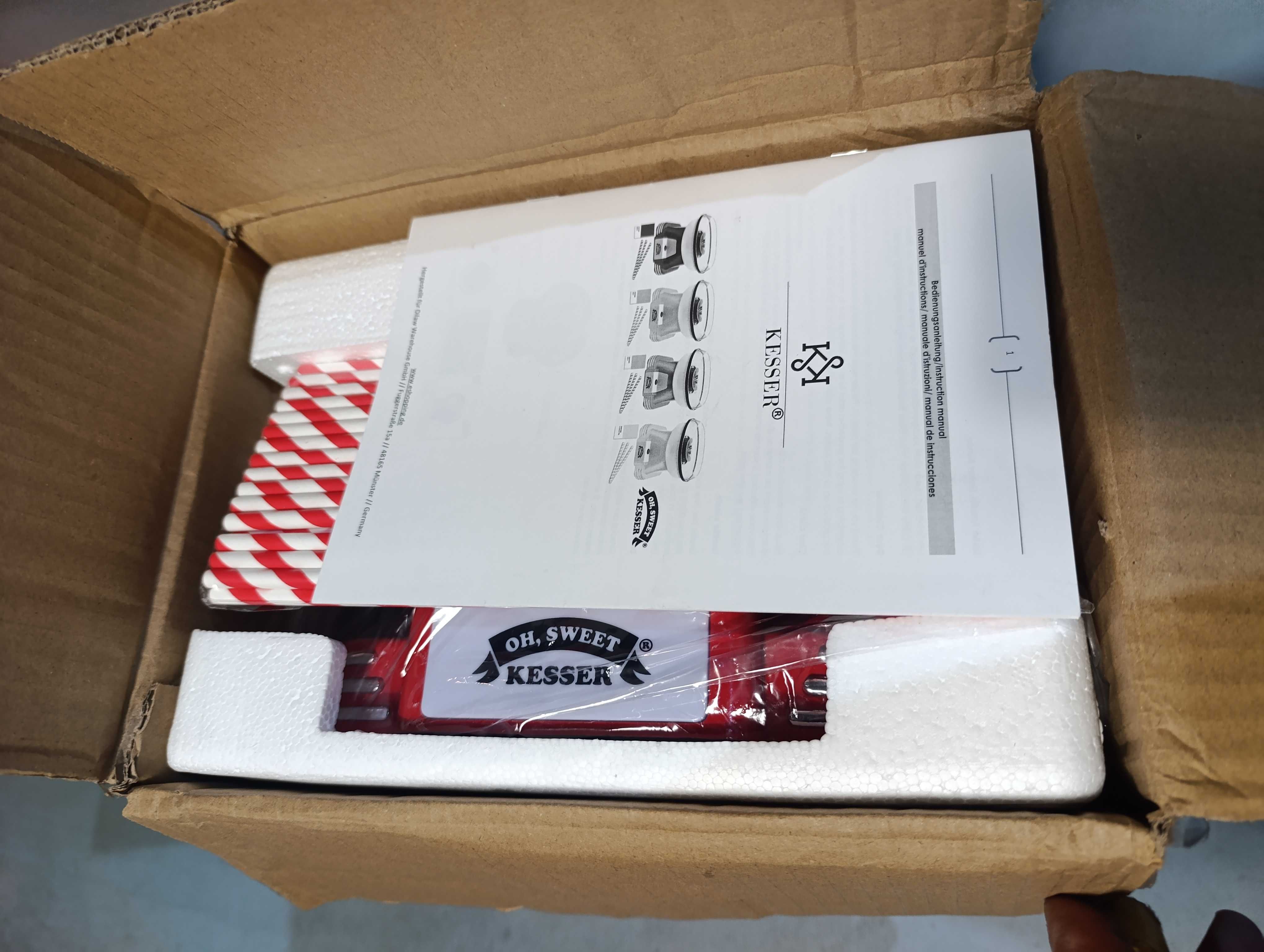 Maszyna do waty cukrowej 500W - styl retro CZERWONO-BIAŁA