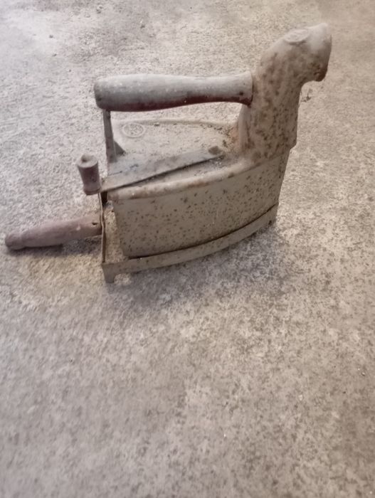 Vendo este ferro muito bonito bom estado