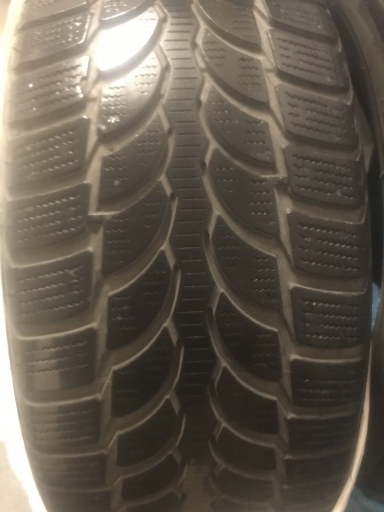 Bridgestone blizzak 235/55/17. (2016)