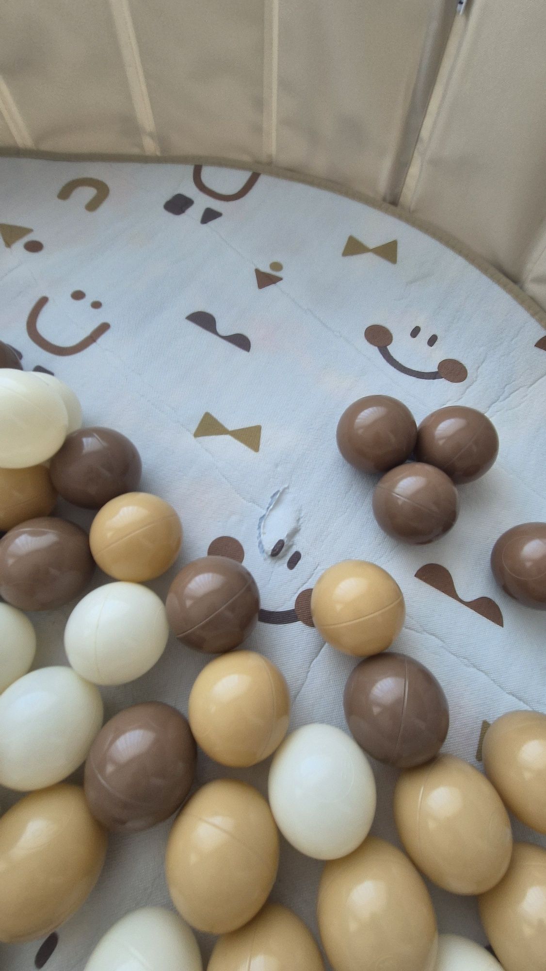 Ubaby - Piscina de bolas para bebés com tapete bege