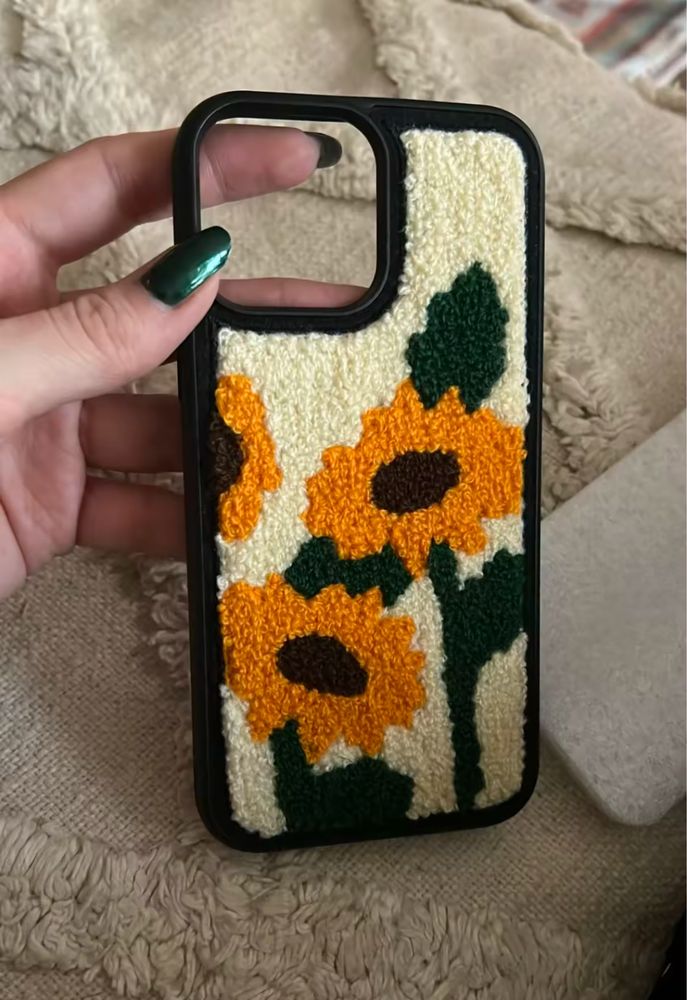 Чохол на Iphone 11 із вишивкою, вишитий