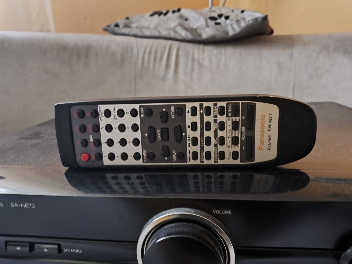 Amplituner Panasonic SA - HE70 + pilo