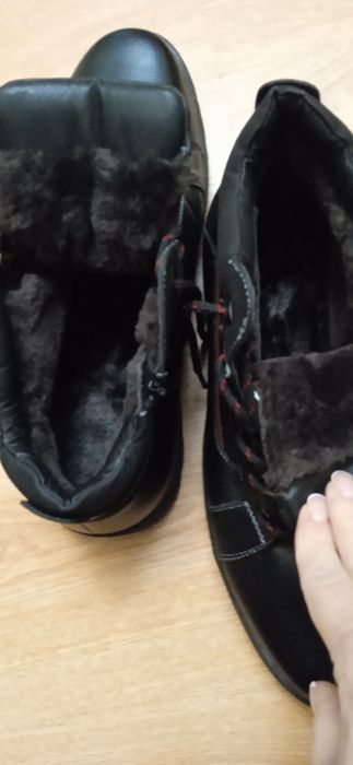 Продам новые ботинки