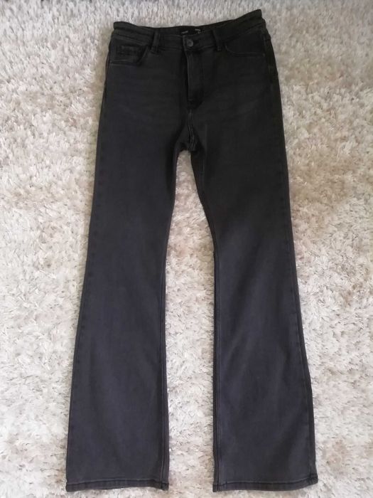 Майже нові джинси - кльош сірого кольору, майже нові