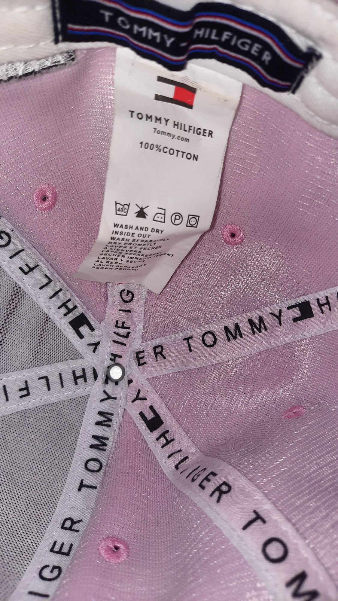 Кепка  Tommy Hilfiger.