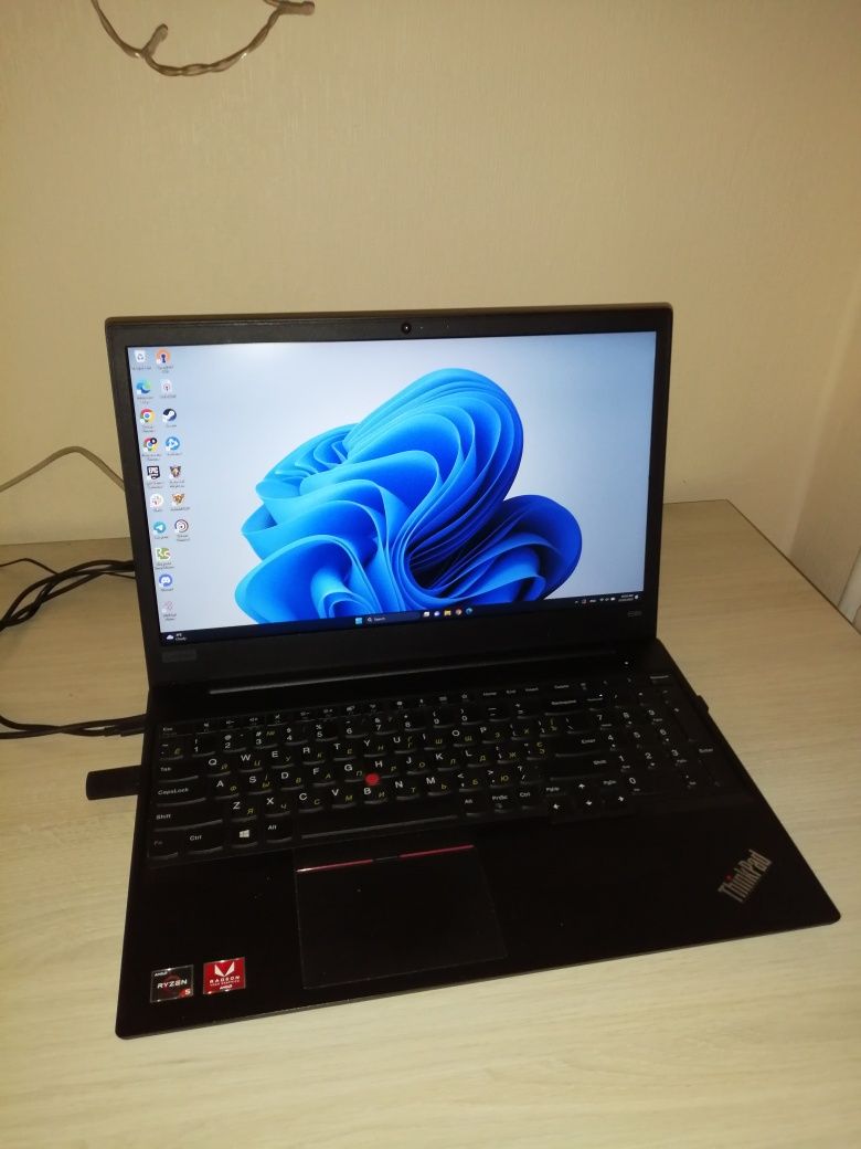 Ноутбук Lenovo ThinkPad 15.6 зарядка Type-C