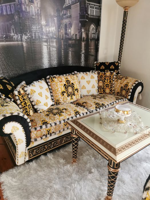 Okazja, luksusowa włoska sofa i stolik Versace
