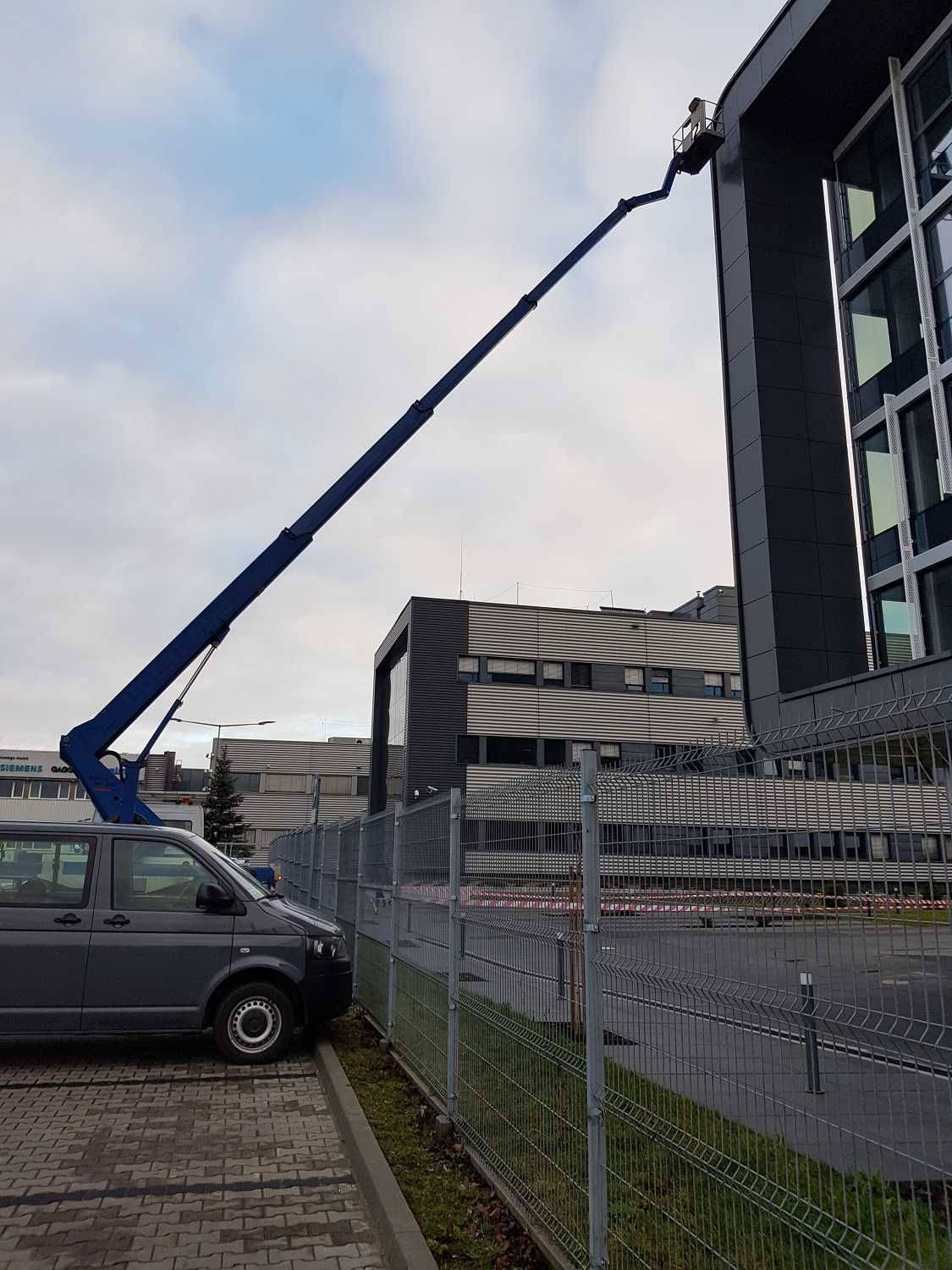 Podnośnik koszowy zwyżka wysięgnik wynajem usługi 27 35 37m 600kg Łódź