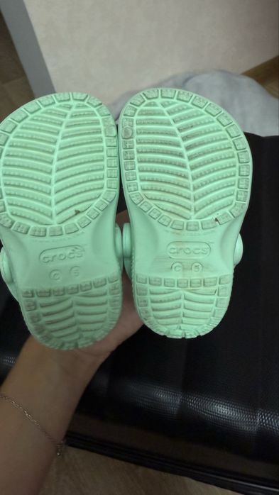 Прлдам дитячі тапки crocs