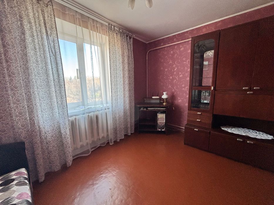 Трикімнатна квартира в районі ЦРЛ