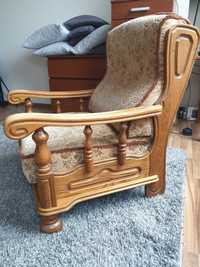 Używany fotel z ramą z z litego drewna