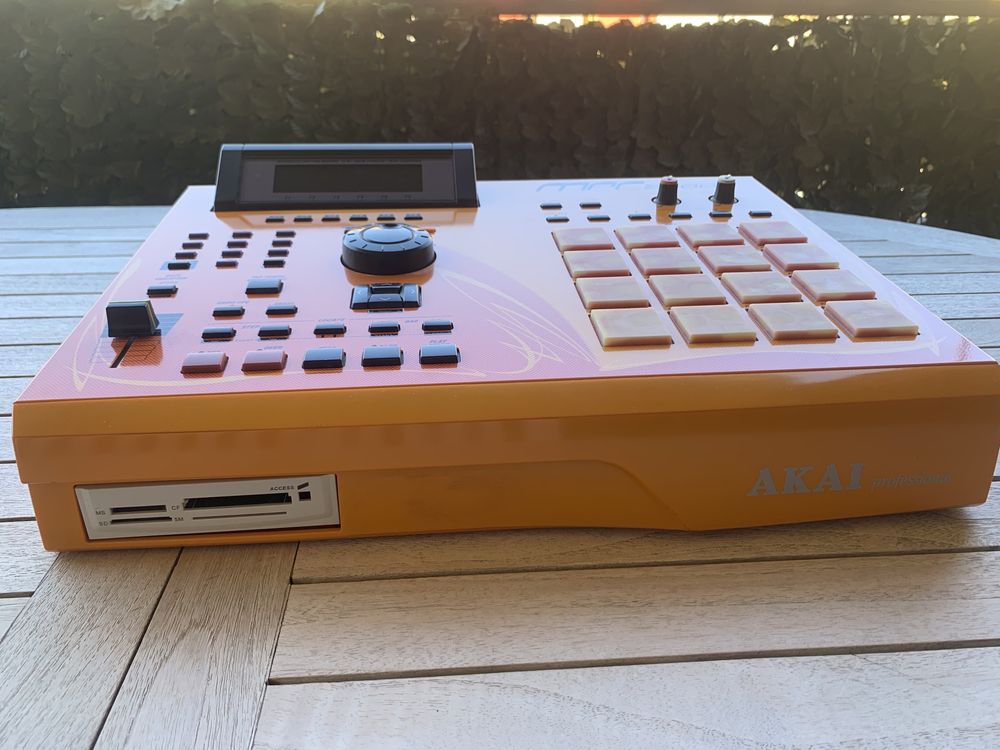 Akai mpc 2000 xl SE2 ram maxima e leitor de cartoes excelente estado SPECIAL EDITION RARA