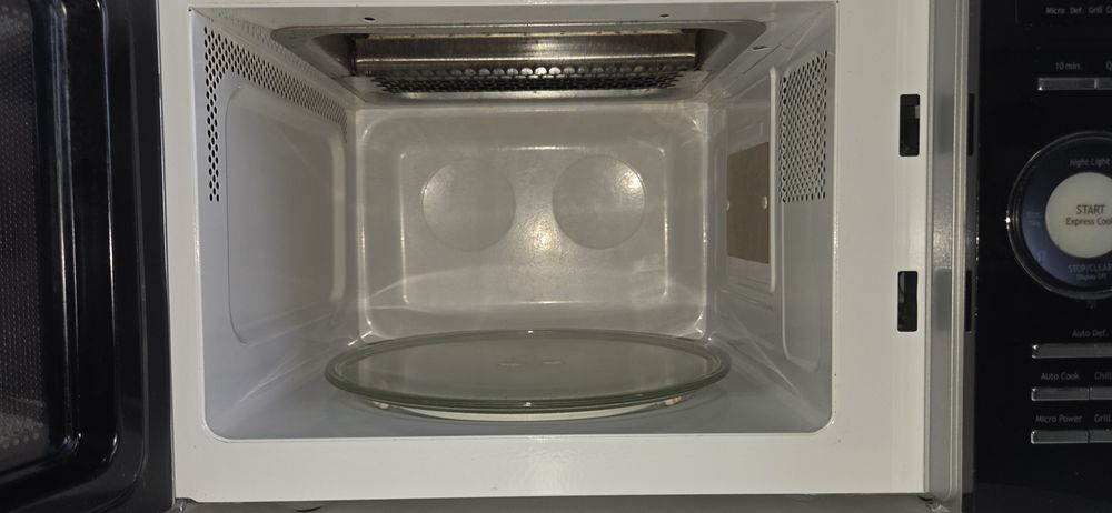 Microondas Daewoo 23 Litros preto + GRILL