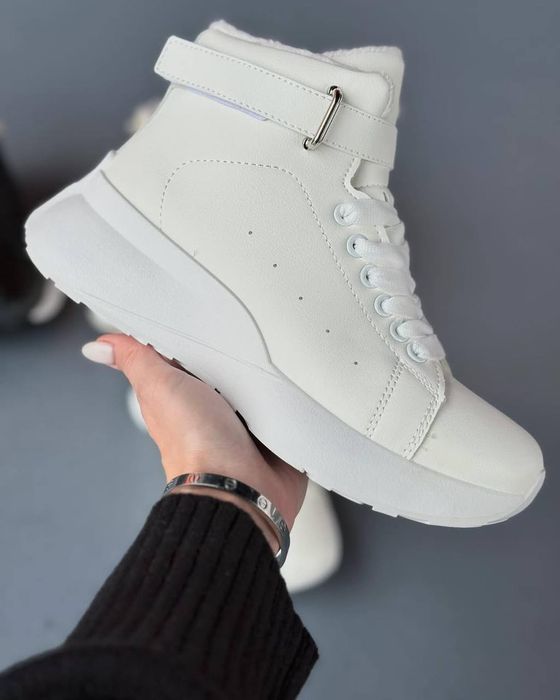 РОЗПРОДАЖ жіночі черевики на зиму утеплені хутром кросівки 35 - 39 р