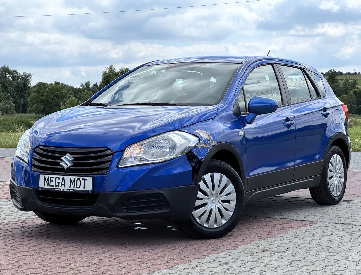 Suzuki SX4 S-Cross lekko uszkodzony z Belgii