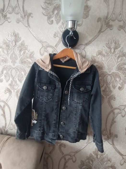 Віддам джинсовий піджак на хлопчика 4-6 рочків